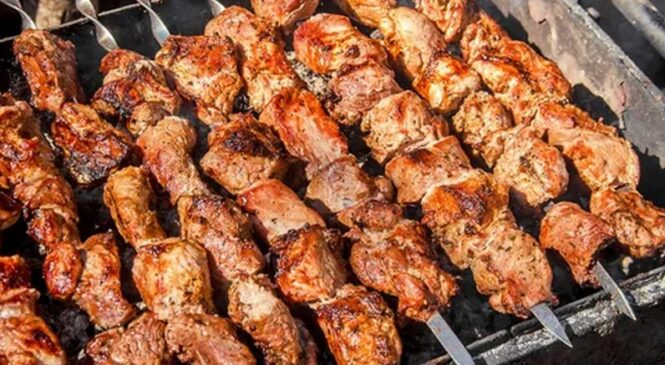 Готовим праздничный шашлык безопасно!
