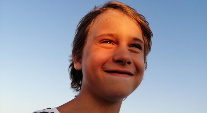 Сила семьи и надежда на помощь. Белорусу Даниилу Белякову постоянно нужно покупать медицинские препараты